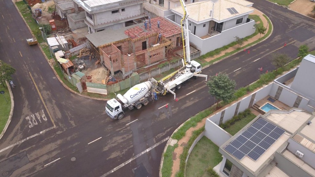 Caminhão Concrecia na obra