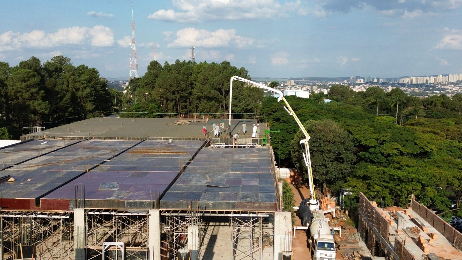 Concreto usinado e bombeado em Ribeirão Preto: obra atendida pela CONCRECIA